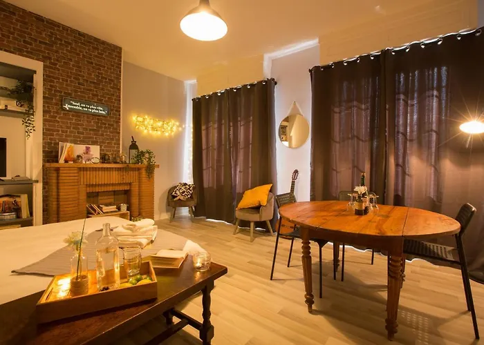 #lindustriochampetre Free Parking, Bien Situe, Spacieux, Proche Clinique Apartment